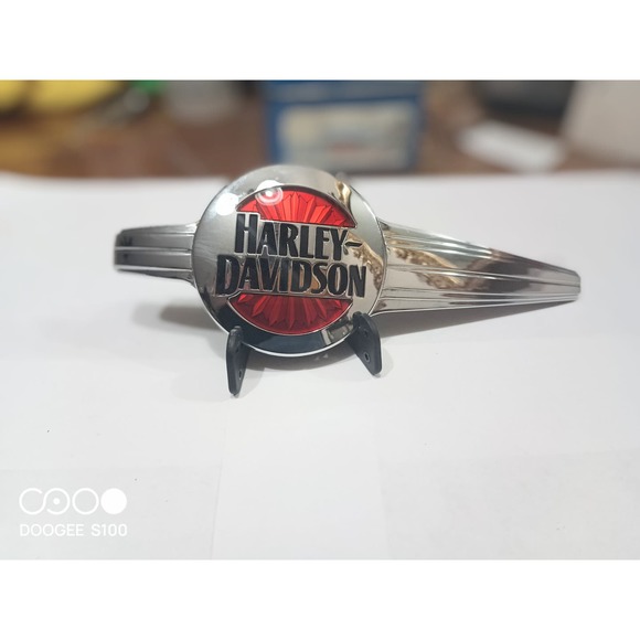 Harley Softail Tank Emblem Chrome, Red And Black Left Side 14100750 - Picture 4 of 5